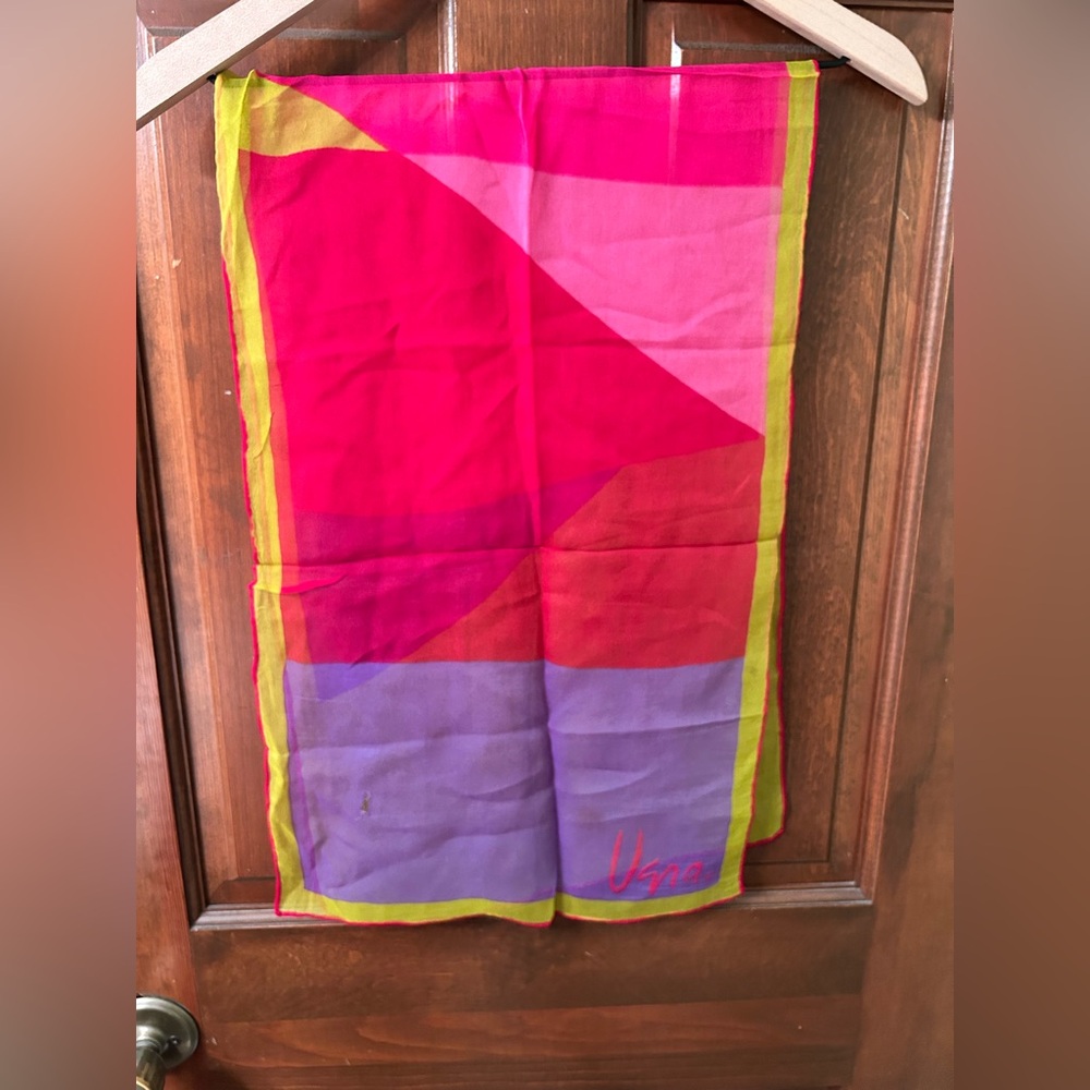 UENA VTG Sheer Colorful Geometric Scarf. Has one small hole